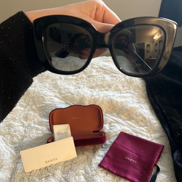 Gucci sunglasses, a little loose, real, certificate come with, case, bag. - Picture 5 of 6
